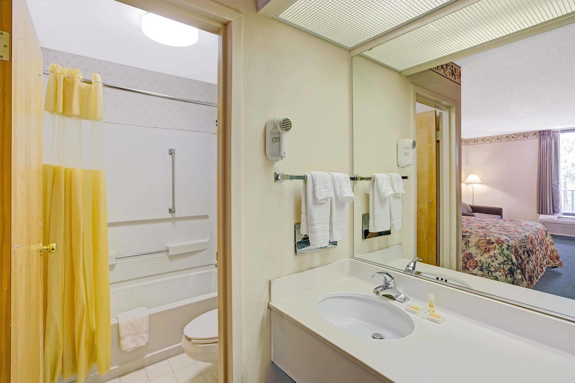 Days Inn Lake Norman コーネリアス エクステリア 写真